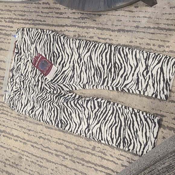 NWT Suko zebra capri Jeans 21" tummy tuckers - Picture 7 of 8